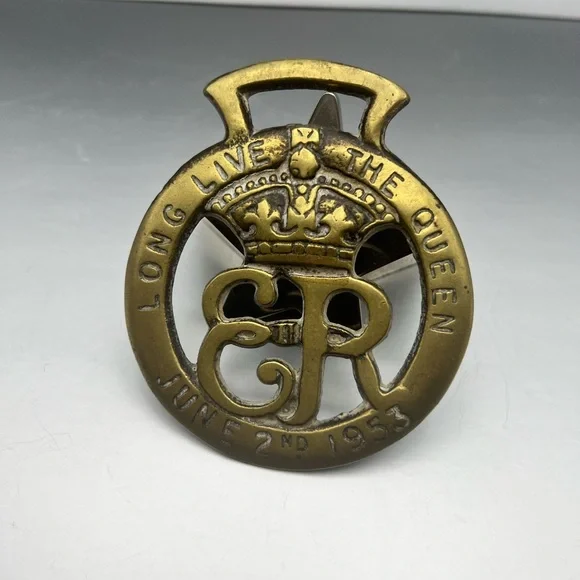 Royal Memorabilia Queen Elizabeth Brass Horse Medallion June 2nd 1953 - Picture 2 of 3